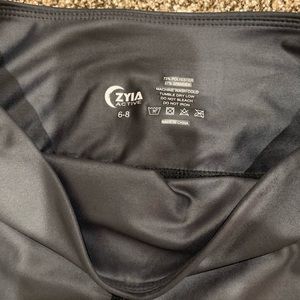 Zyia Metallic leggings